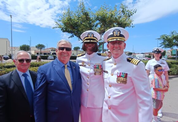 Cambio di comando all’United States Navy Medicine Readiness and Training Command U.S. Naval Hospital di Napoli